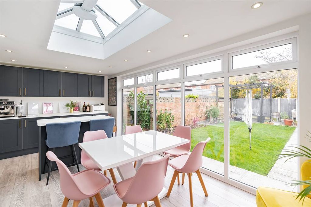 Property photo 2 of 28