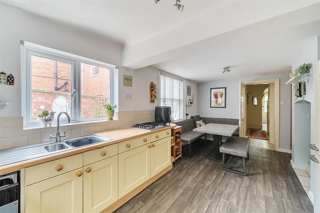 Property photo 3 of 19 Kitchen