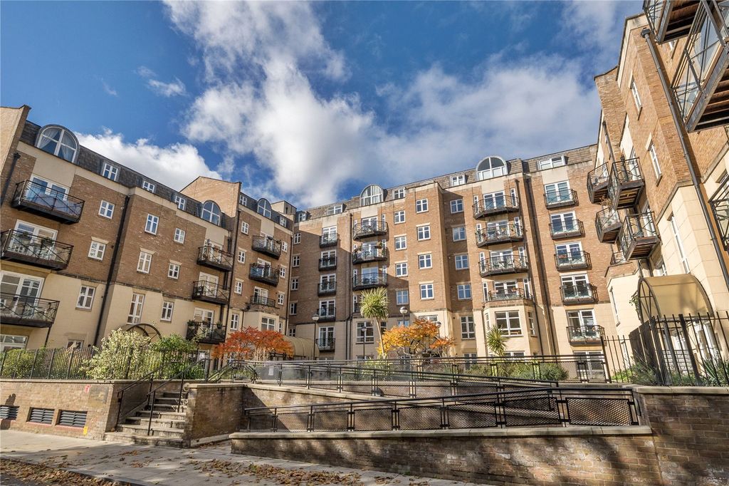 Property photo 1 of 18 Exteriror