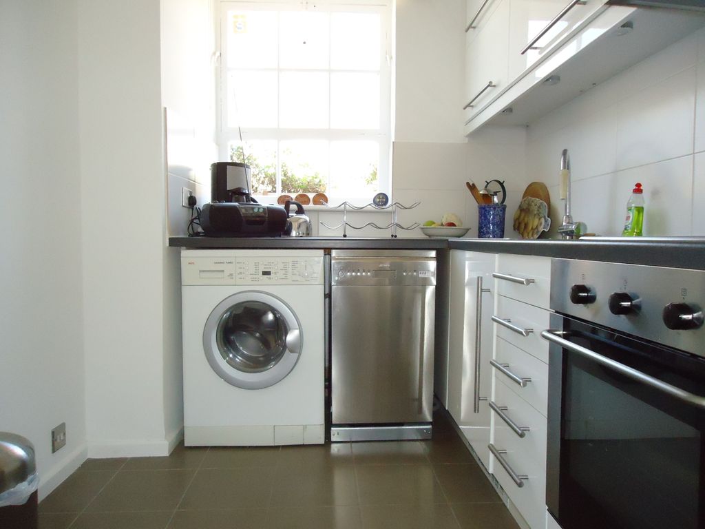 Property photo 3 of 5 Kitchen
