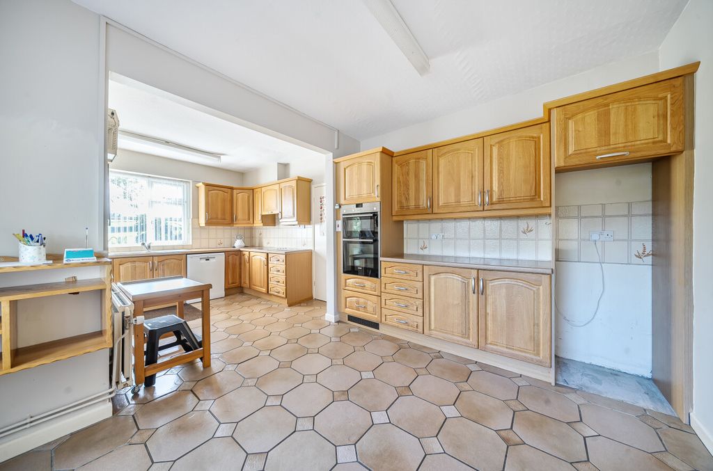 Property photo 3 of 27 1350791-8-68c2Ecb...