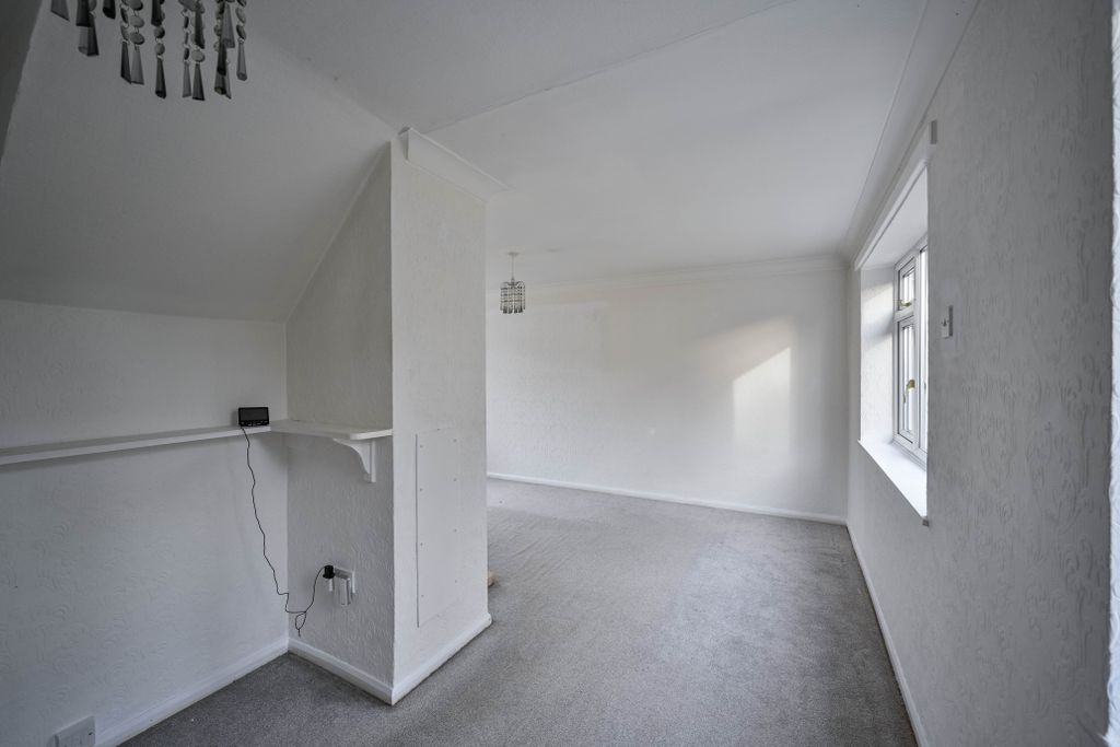 Property photo 2 of 15 Lounge