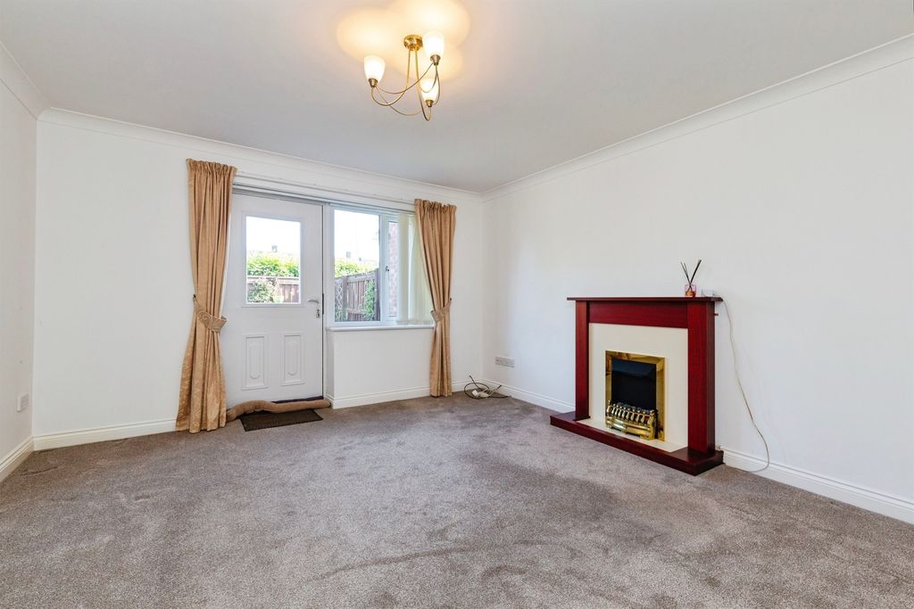 Property photo 2 of 11