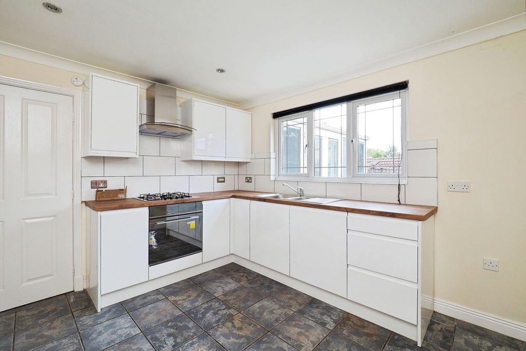 Property photo 3 of 17 Photo