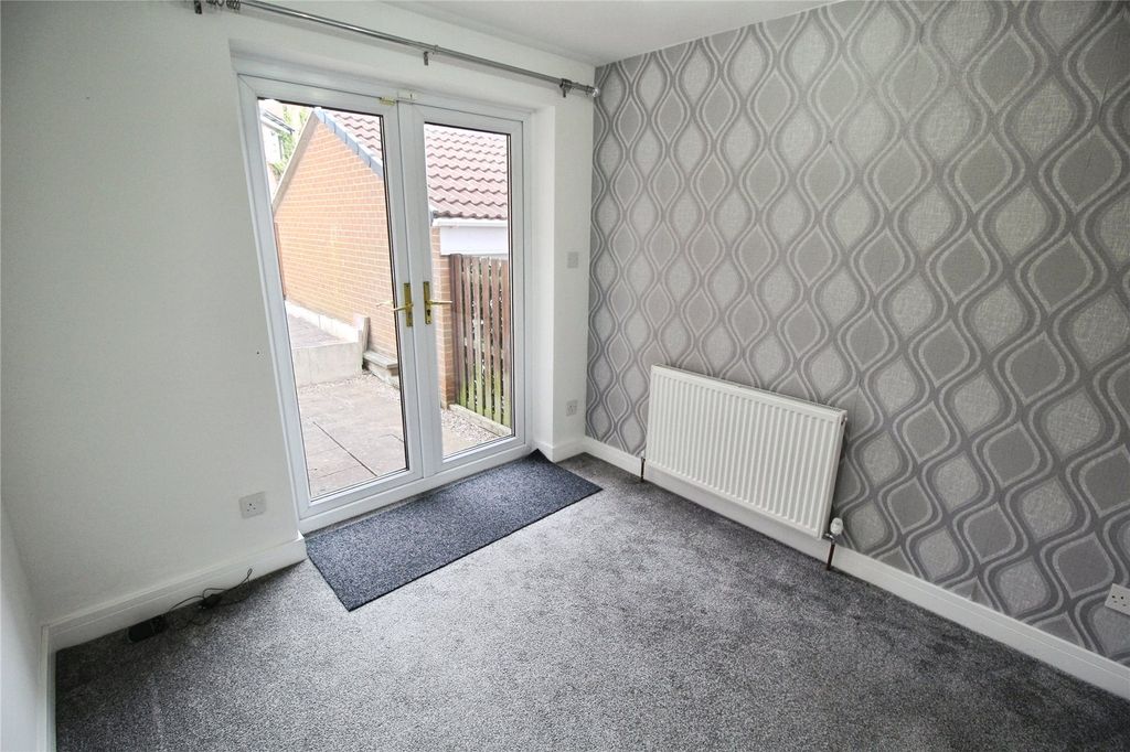 Property photo 3 of 11 Dining Room