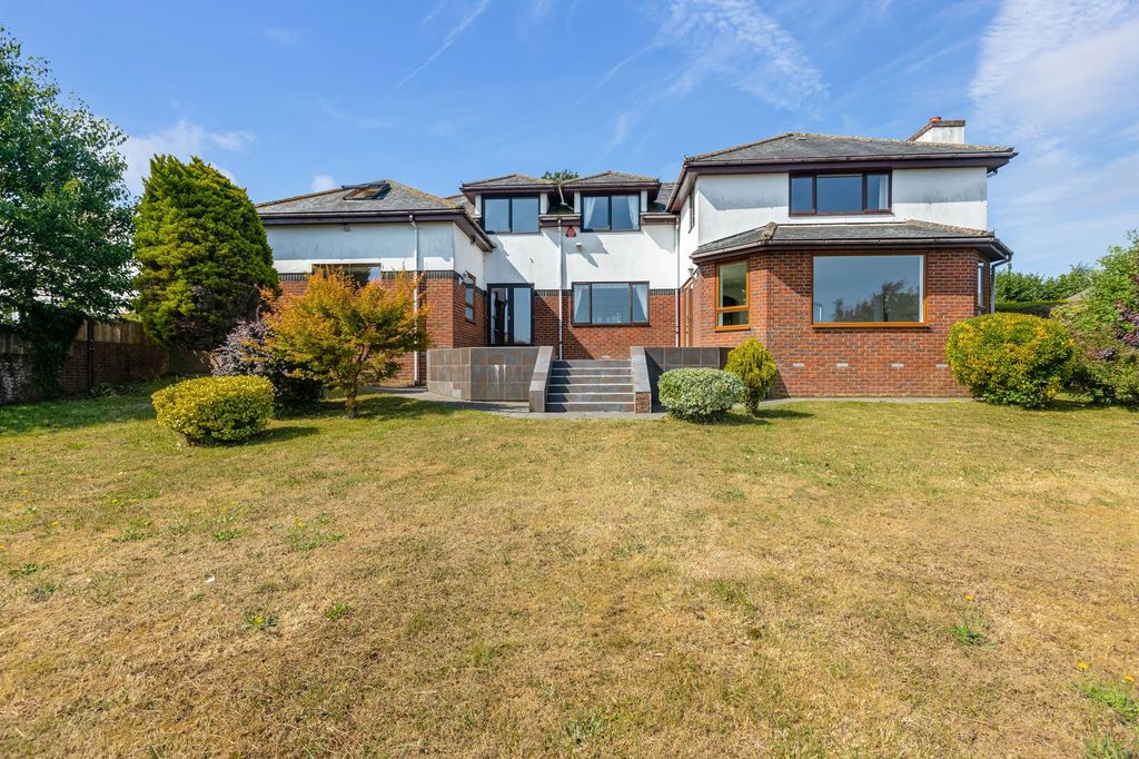 Property photo 3 of 39