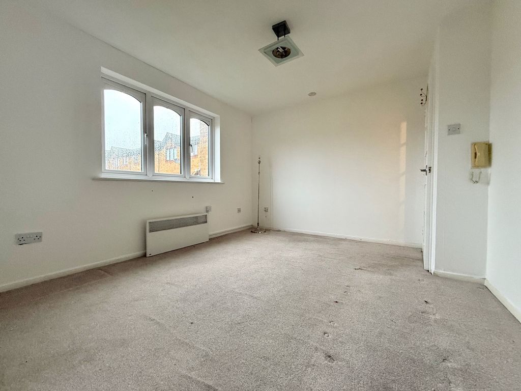 Property photo 3 of 7 Living Room Continued