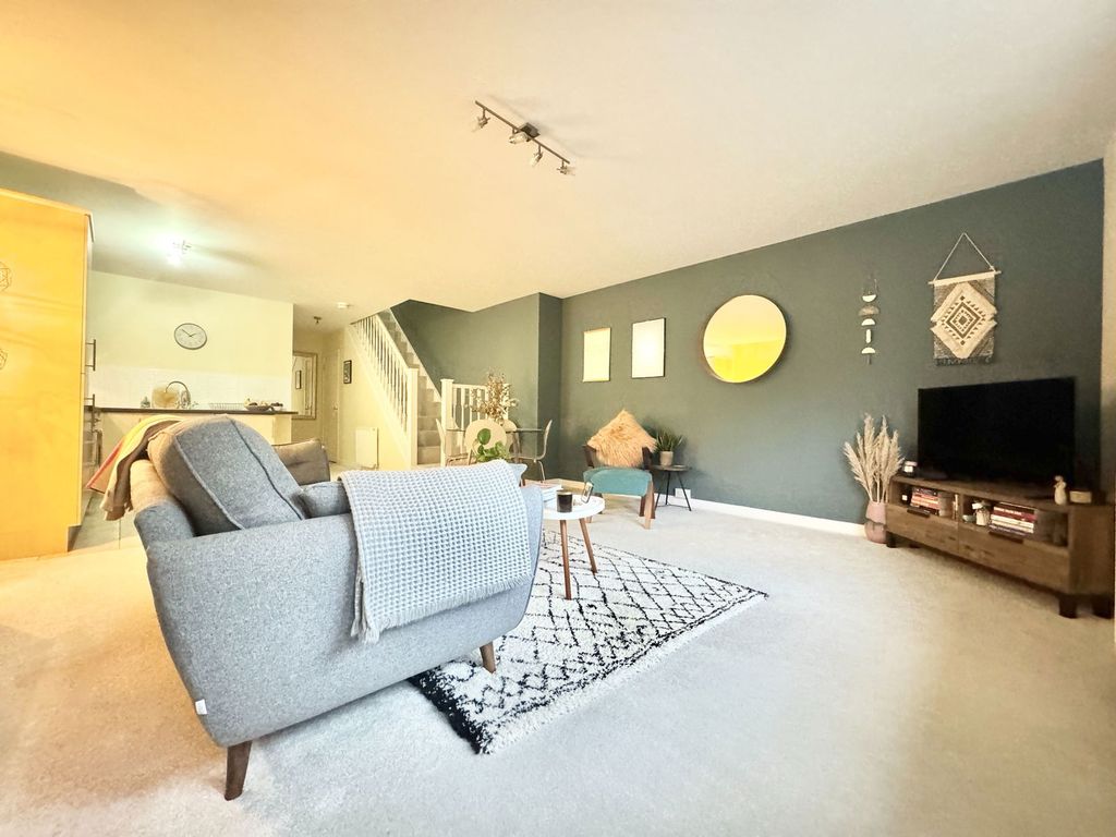 Property photo 2 of 21