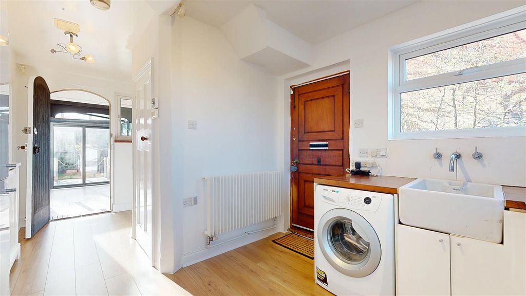 Property photo 3 of 25 11172025_213118.Jpg