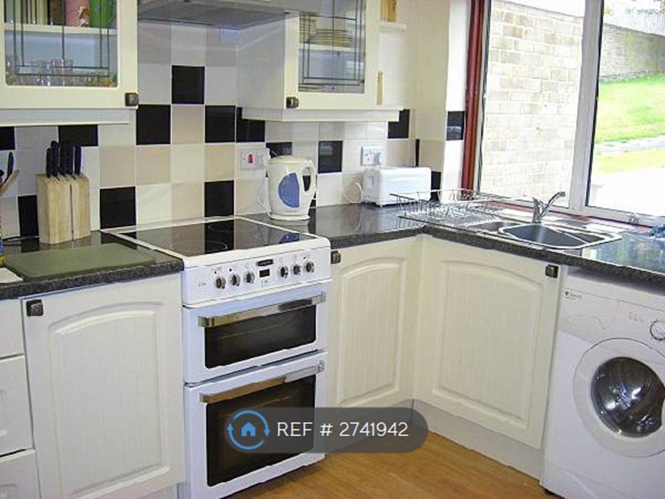 Property photo 3 of 21 Kitchen