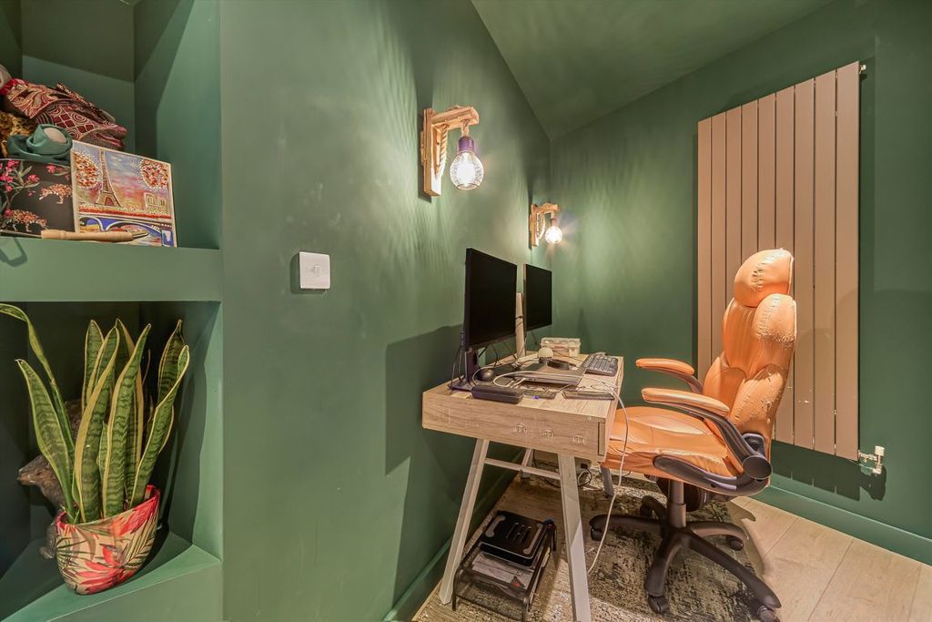 Property photo 3 of 9