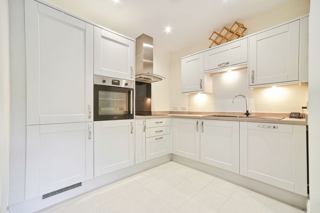 Property photo 3 of 16 Kitchen