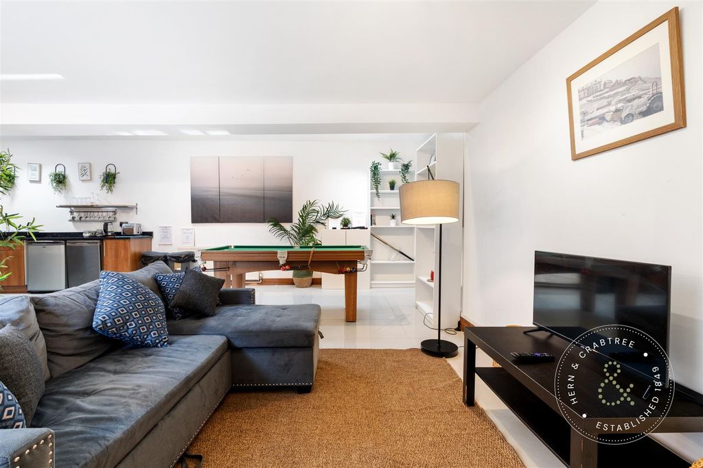 Property photo 3 of 26 Ty Glas (8).Jpg