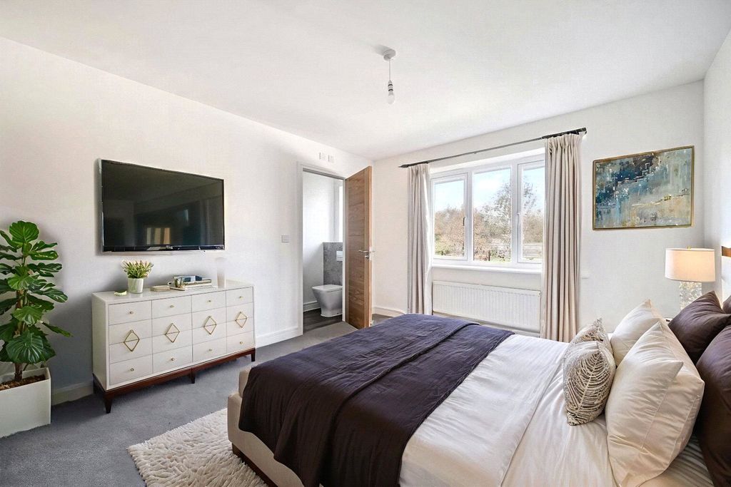 Property photo 3 of 17 Example