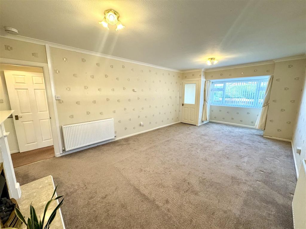 Property photo 3 of 20 Lounge