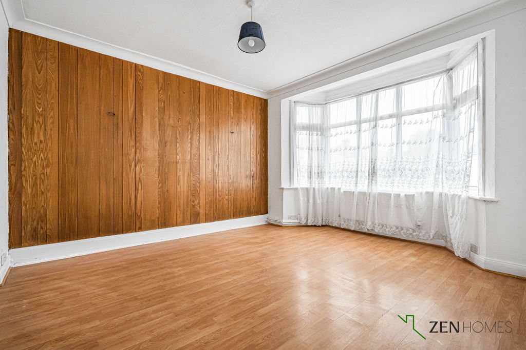 Property photo 2 of 33