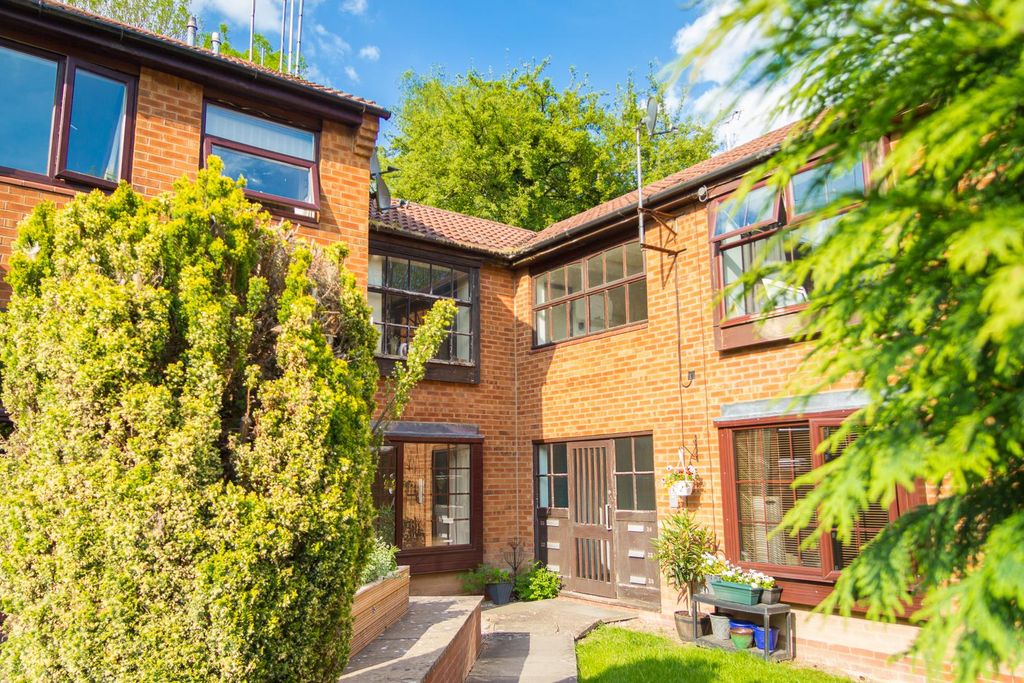 Property photo 1 of 6 Front