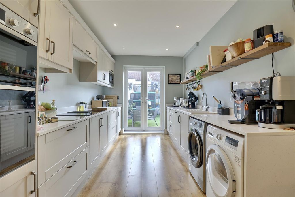 Property photo 3 of 13 386Cb39E-2091-4A2E-BA3A-7098Ea2F9232_1_201_A.Jpeg