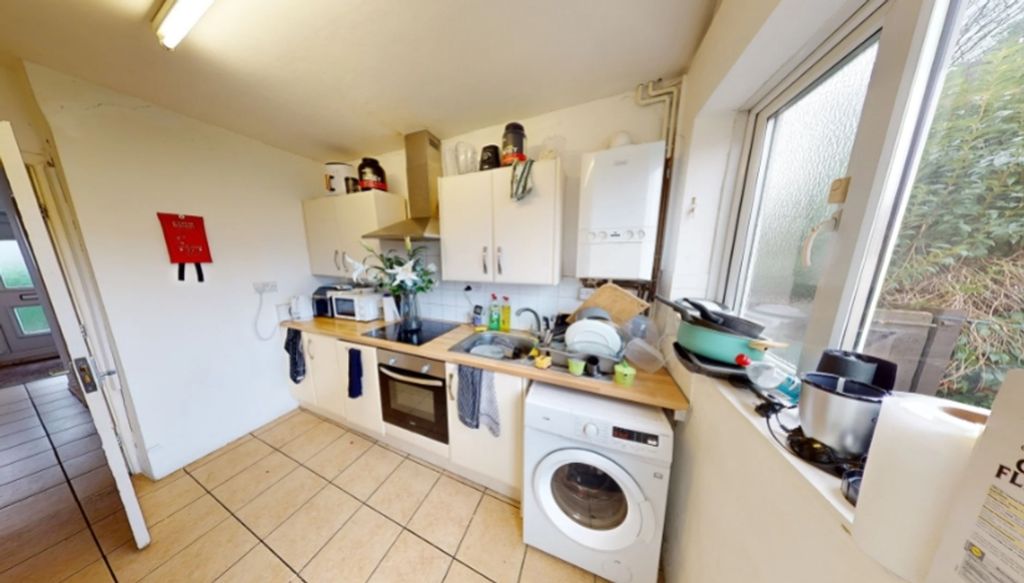 Property photo 1 of 7 A Functional Kitchen Equipped With Essential Appli...