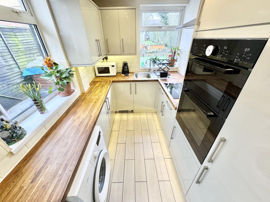 Property photo 2 of 18 Kitchen