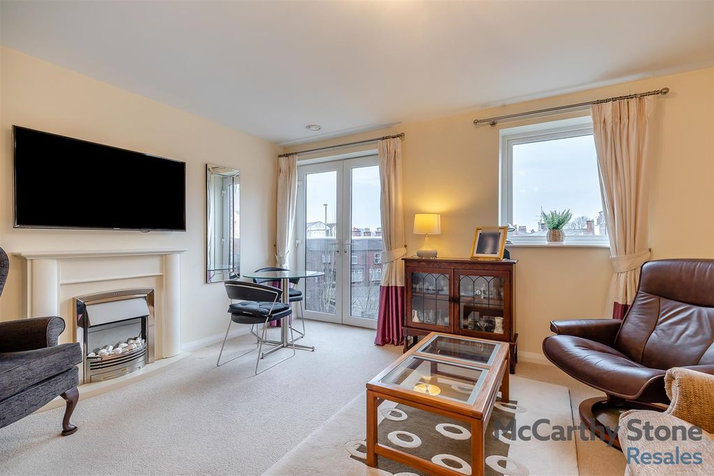 Property photo 3 of 22 8637045-Interior17.Jpg