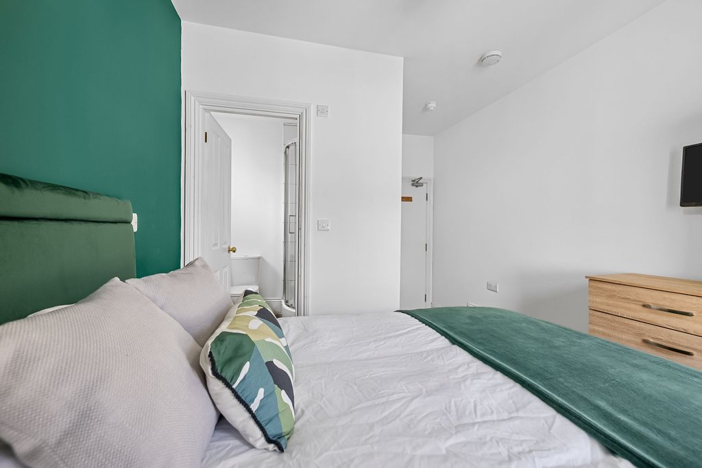 Property photo 1 of 6 0004