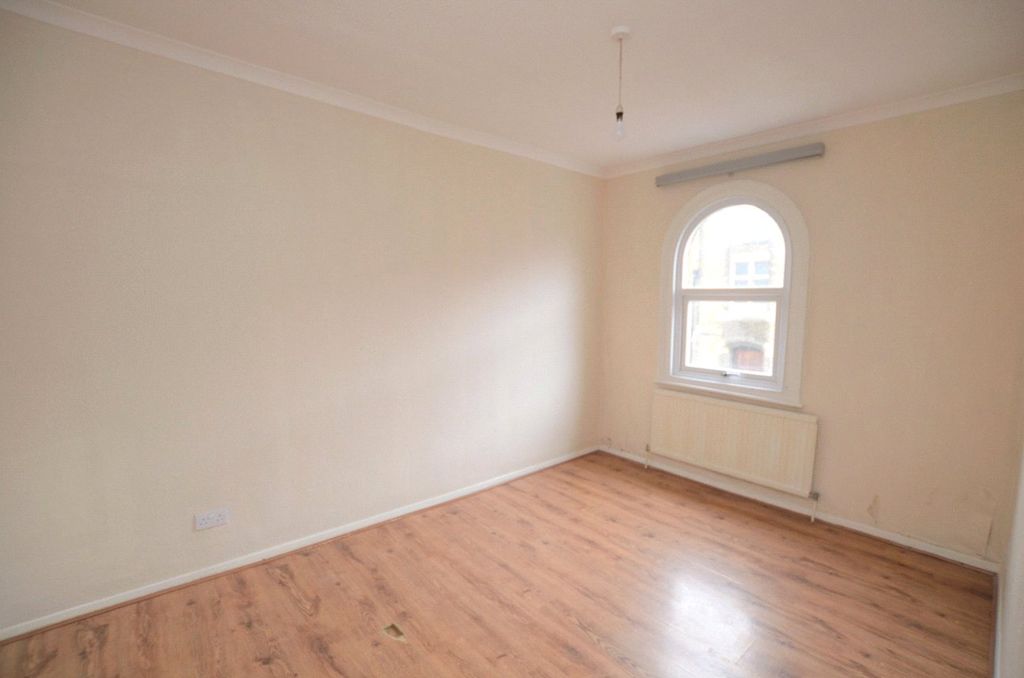 Property photo 3 of 5 Picture No. 05