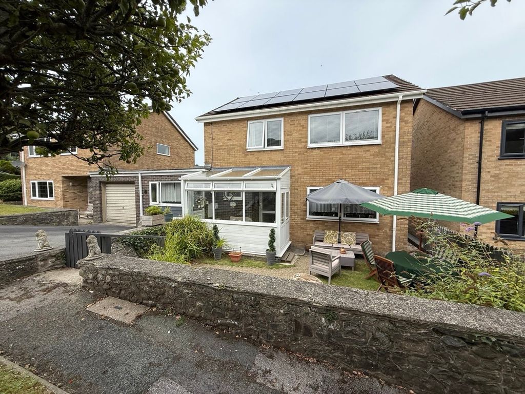 Property photo 2 of 40