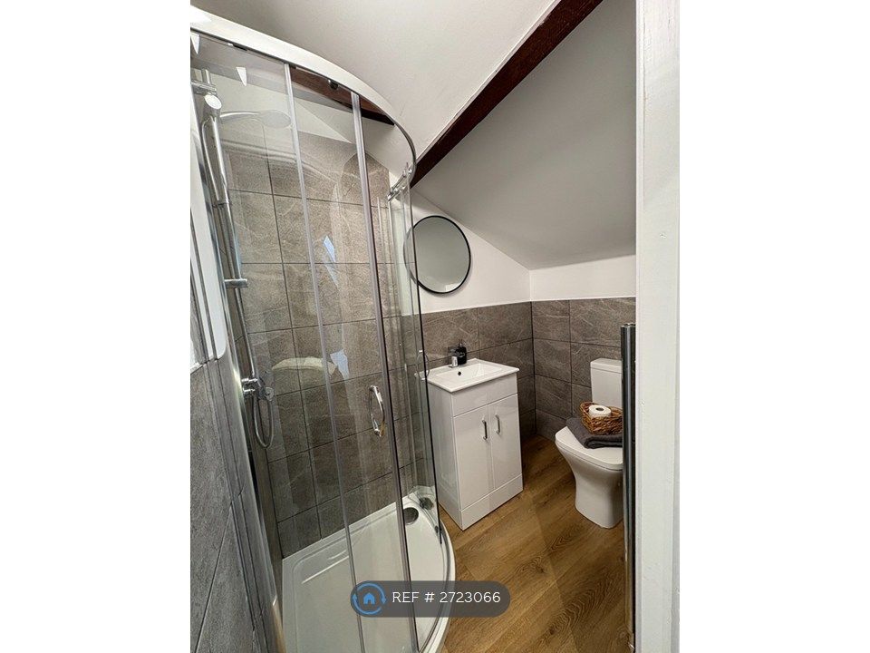 Property photo 3 of 11 Studio 5