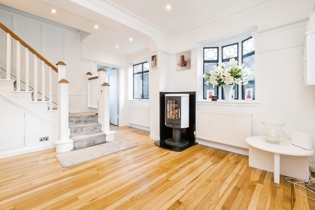 Property photo 3 of 36 Pbox-Img.Jpg