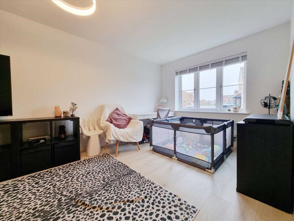 Property photo 2 of 15 Lounge: