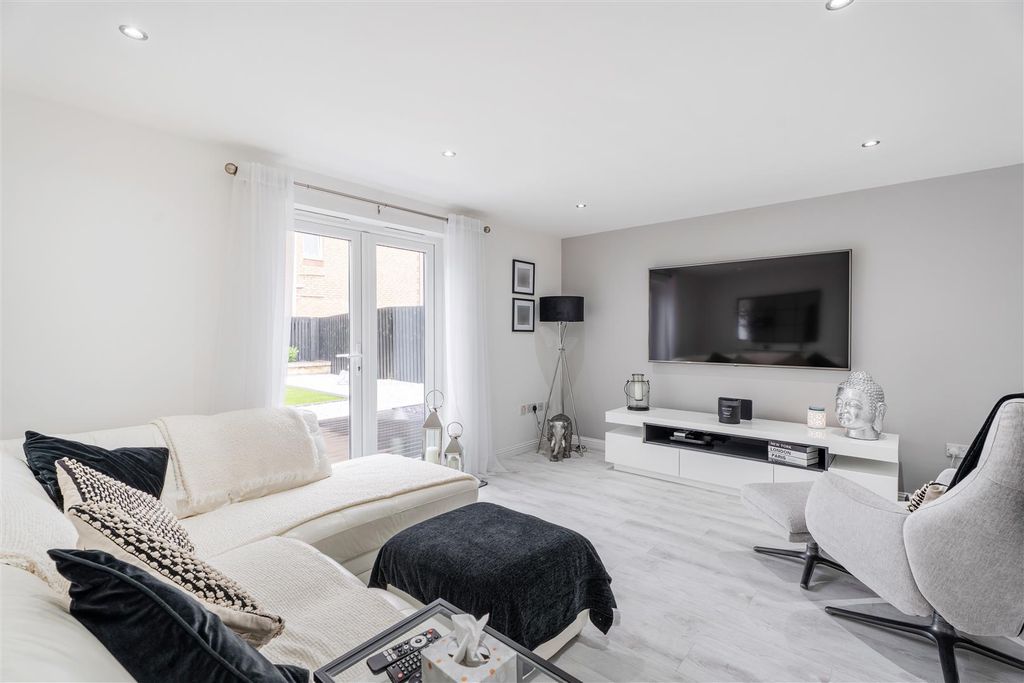 Property photo 3 of 39 8 Shepherds Way-1.Jpg