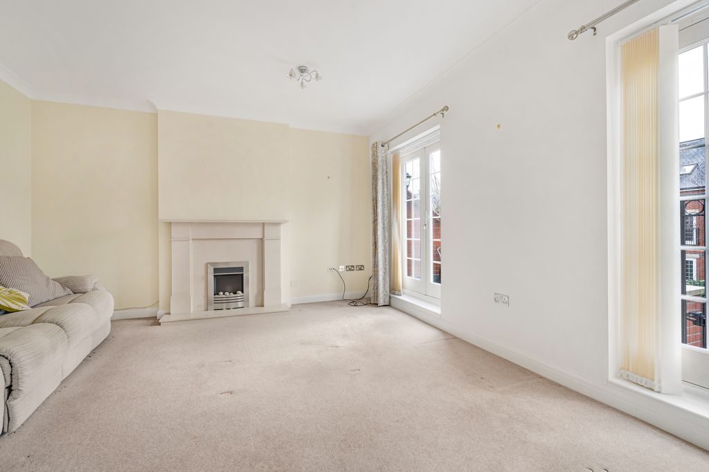 Property photo 2 of 24 Living Room