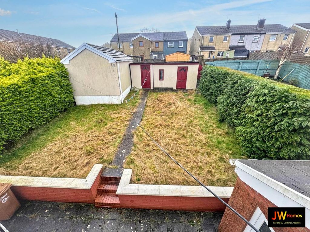 Property photo 2 of 15 Rear Garden 2 (7)