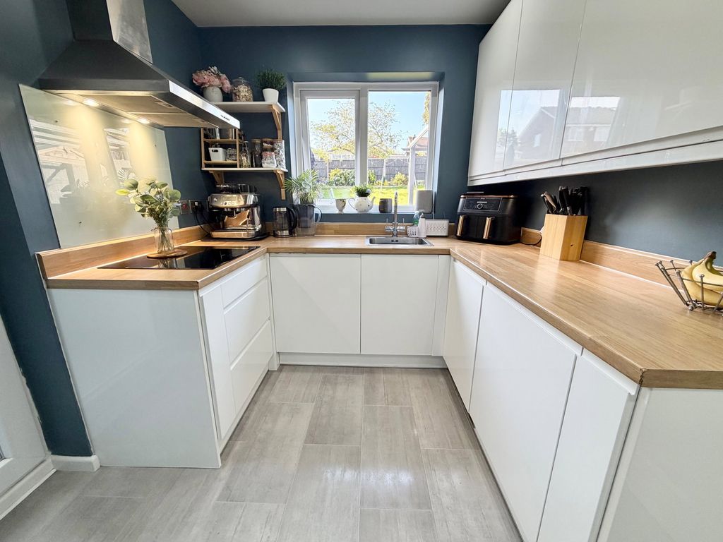 Property photo 2 of 27