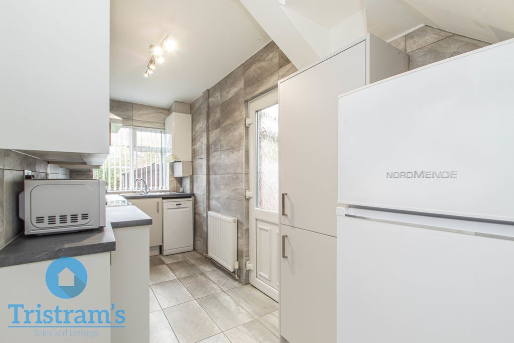 Property photo 2 of 23