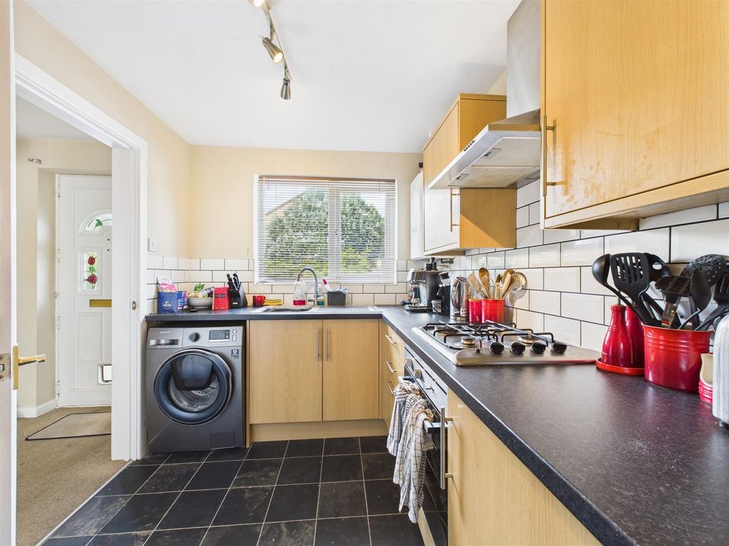 Property photo 3 of 9 Kitchen