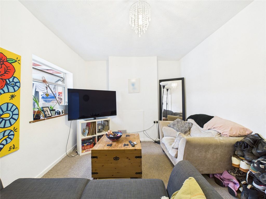 Property photo 2 of 18 Picture No. 10