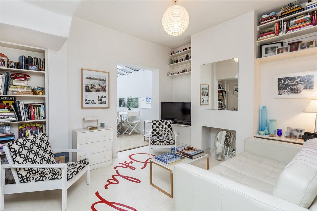 Property photo 1 of 8 Lettings Brackenbury Cardross Street - Reception.J