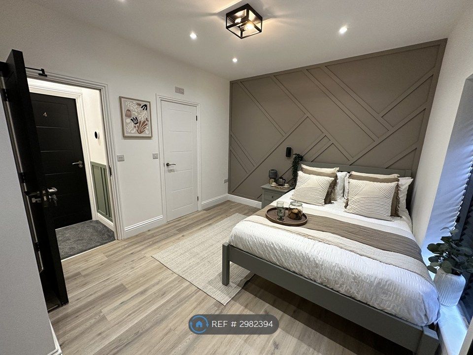 Property photo 1 of 14 Room 3