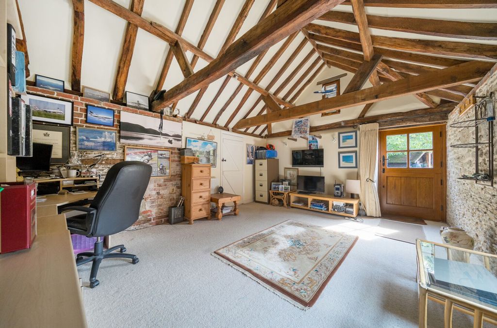 Property photo 3 of 28