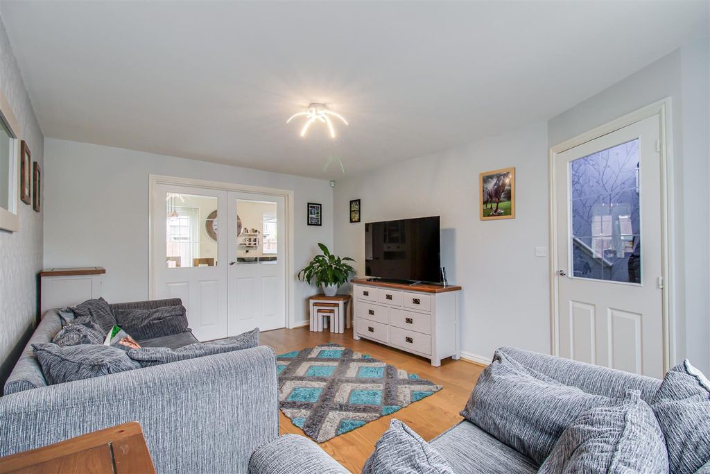 Property photo 3 of 17 Living Room