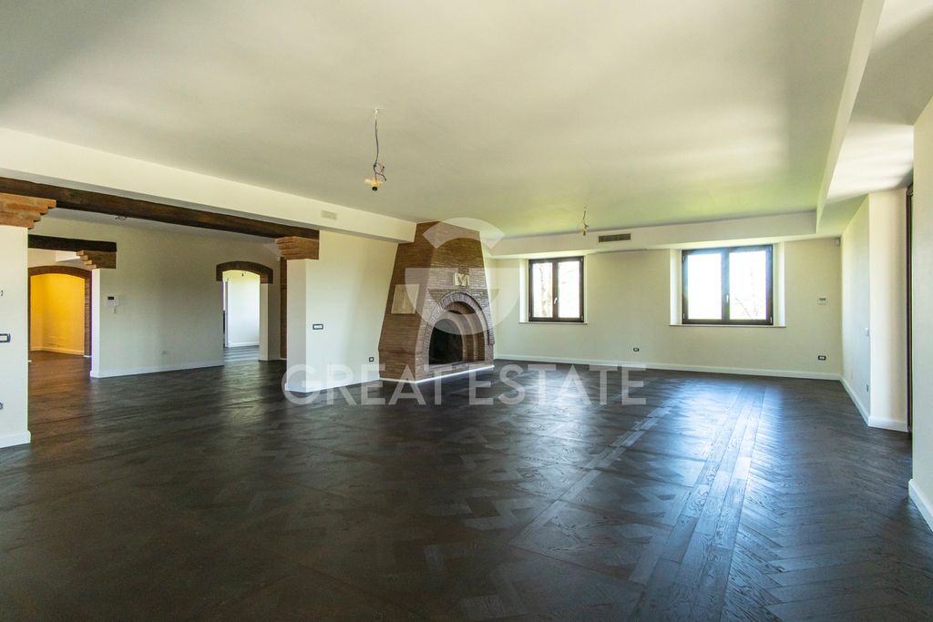 Property photo 2 of 66 Interiors
