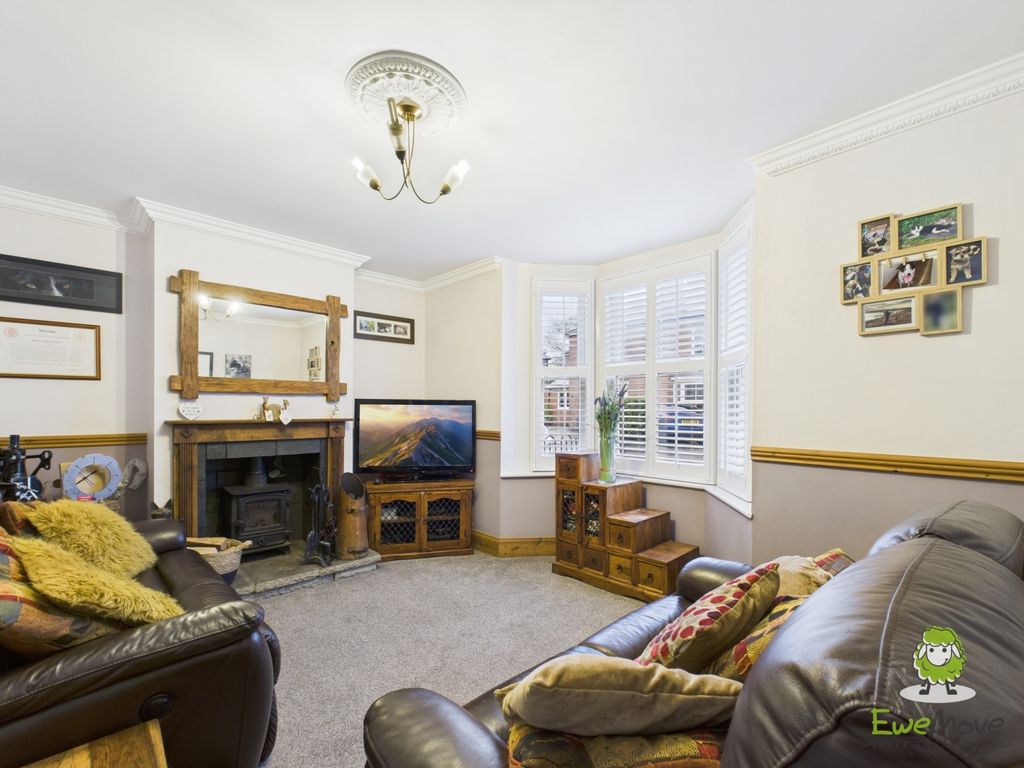 Property photo 3 of 19 Ewemove Basingstoke - 18 Pyotts Hill