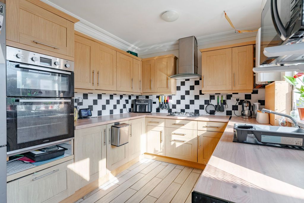 Property photo 2 of 22
