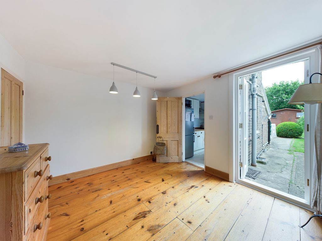 Property photo 3 of 8