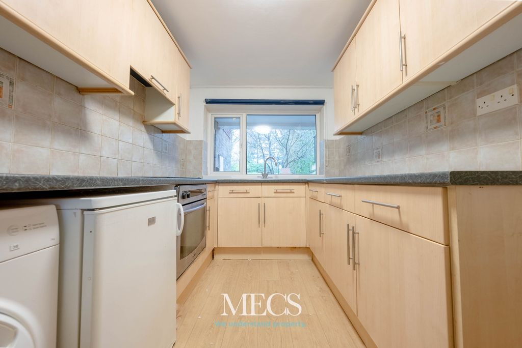 Property photo 3 of 11 1785616