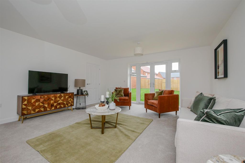 Property photo 3 of 28 Lounge