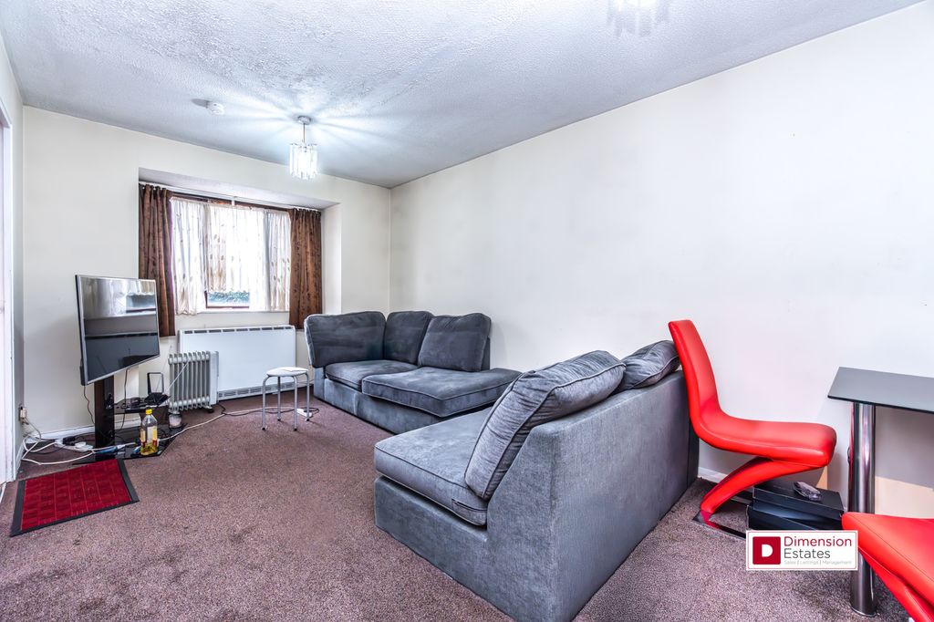 Property photo 2 of 8