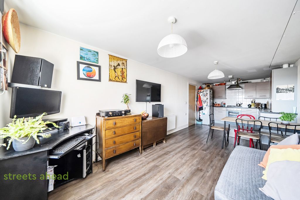 Property photo 1 of 16 52B80131-d2d4-4Ae...